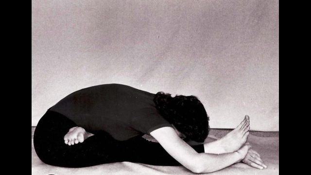Ardha Baddha Padma Paschimottanasana 1982