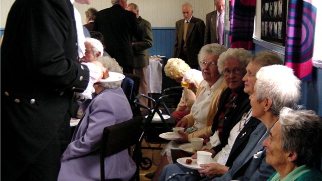 The moderator mixing with the hall 22.06.05 The moderator mixing with the hall 22.06.05